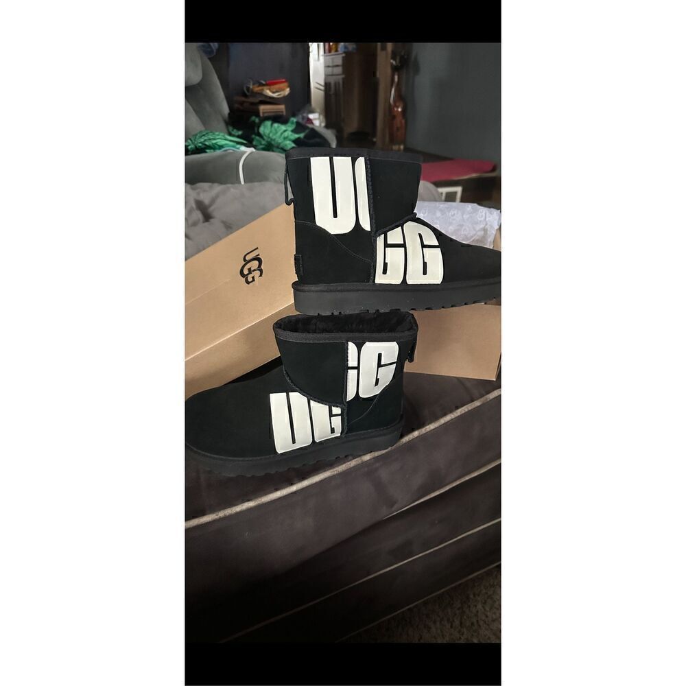 🔥UGG Classic mini Blk Logo boots-size 6